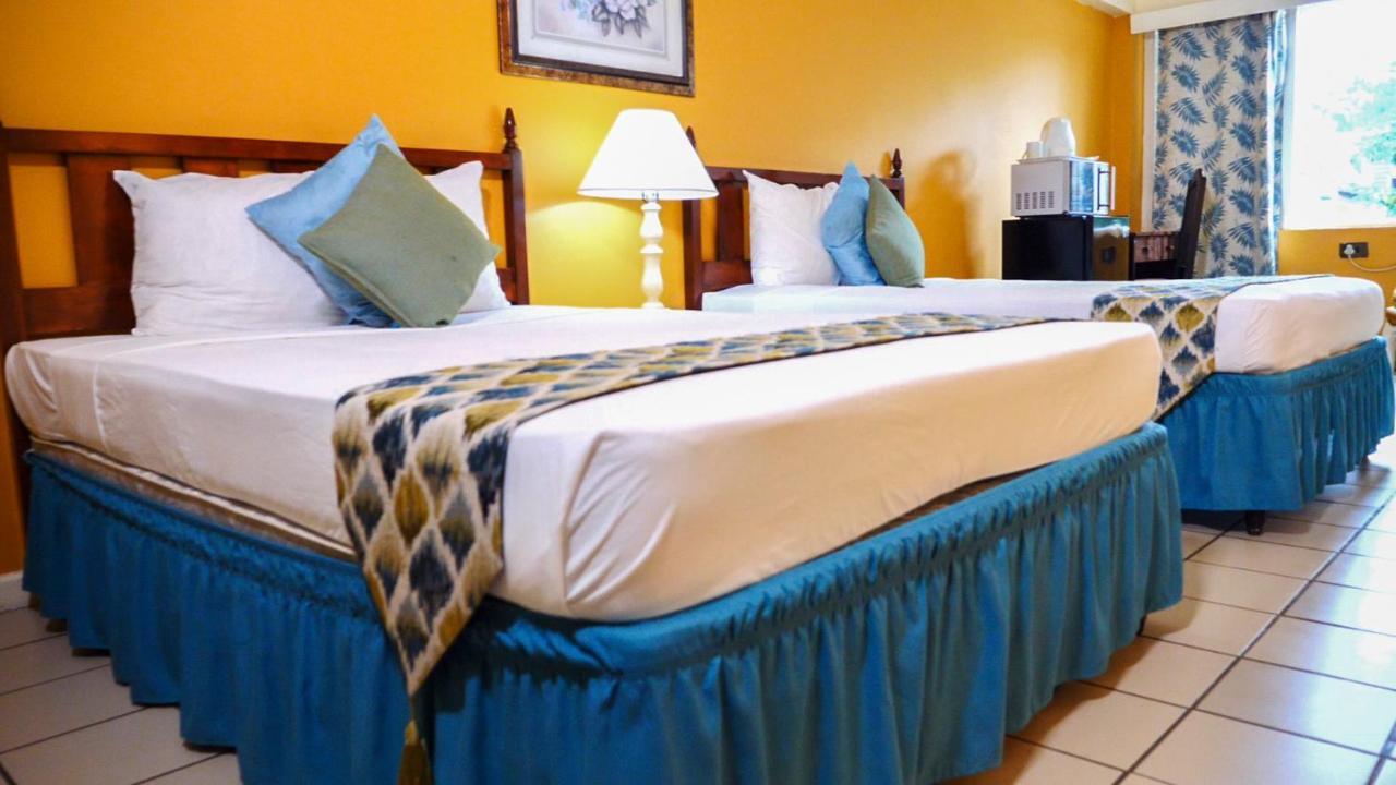 Pineapple Court Hotel Ocho Rios Eksteriør bilde