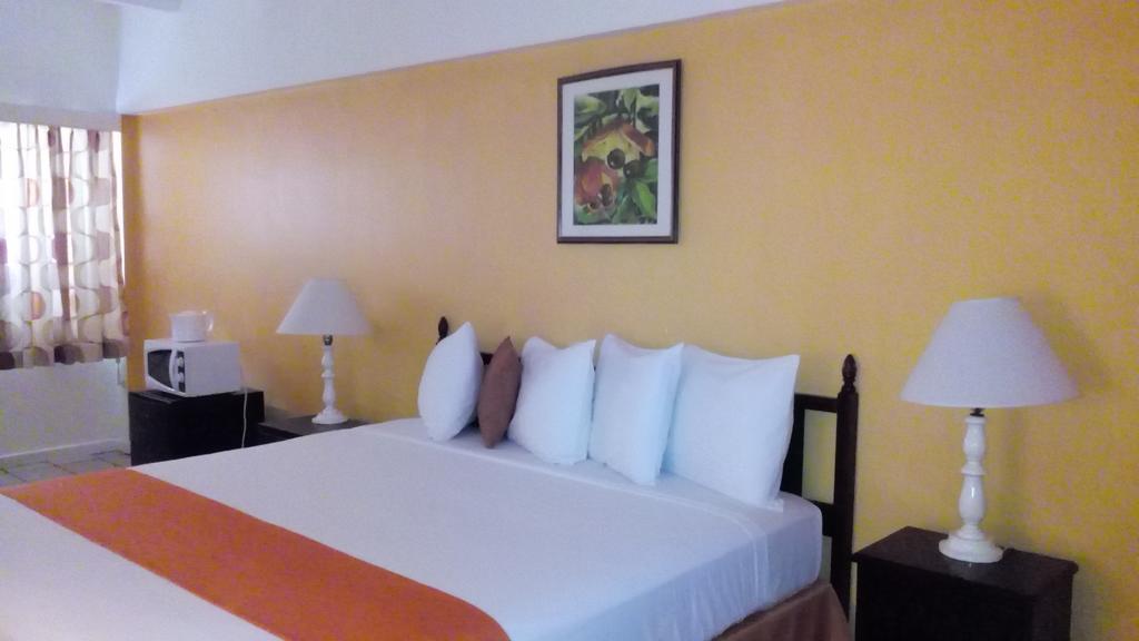 Pineapple Court Hotel Ocho Rios Eksteriør bilde